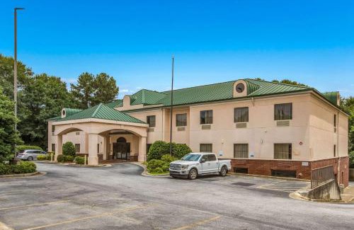 Marietta Hotel | Econo Lodge Inn & Suites Marietta near Dobbins ARB