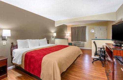 La Vergne Hotel | Econo Lodge Inn & Suites Southeast