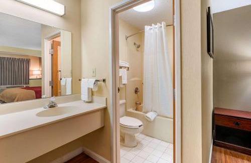 La Vergne Hotel | Econo Lodge Inn & Suites Southeast