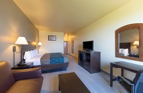 Bridgeport Hotel | Econo Lodge Inn & Suites Bridgeport