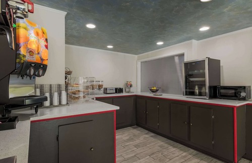 Diamondhead Hotel | Econo Lodge Inn & Suites Diamondhead