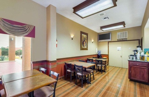 Eagle Pass Hotel | Econo Lodge Inn & Suites