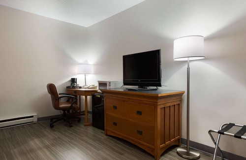 Escanaba Hotel | Econo Lodge Inn & Suites