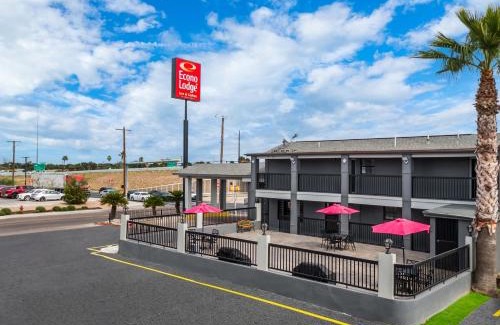 Western Division Hotel | Econo Lodge Inn & Suites