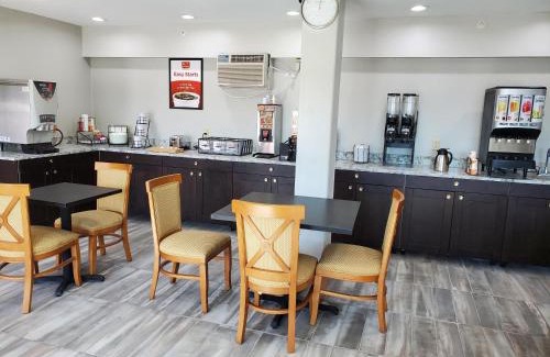 Mason City Hotel | Econo Lodge Inn & Suites