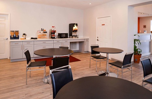 Lakeview  Jefferson County Hotel | Econo Lodge Inn & Suites Port Arthur near Sabine Pass