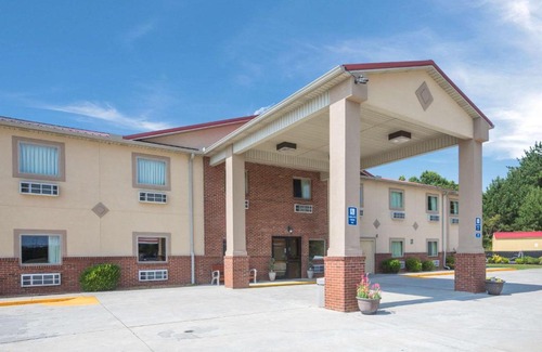 Rockmart Hotel | Econo Lodge Inn & Suites