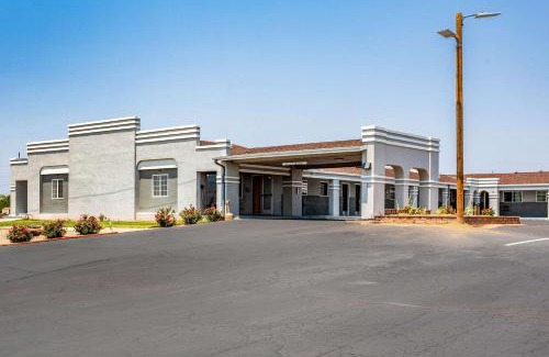 Santa Rosa Hotel | Econo Lodge Inn & Suites