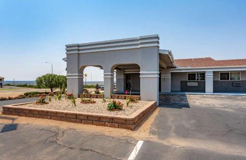 Santa Rosa Hotel | Econo Lodge Inn & Suites