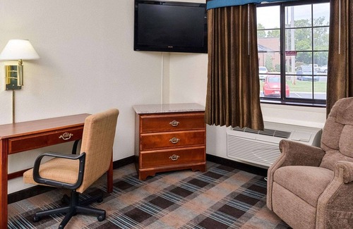 Shelbyville Hotel | Econo Lodge Inn & Suites Shelbyville