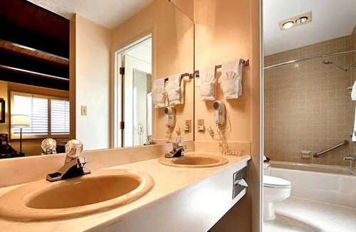 Vernal Hotel | Econo Lodge Inn & Suites