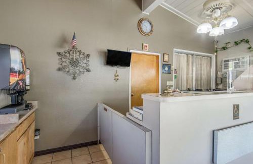 Yreka Hotel | Econo Lodge Inn & Suites Yreka