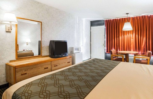 Jefferson City Hotel | Econo Lodge Jefferson City