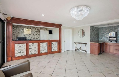 Lake Charles Cabin | Econo Lodge Lake Charles University Area
