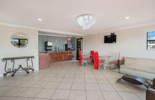 Lake Charles Cabin | Econo Lodge Lake Charles University Area