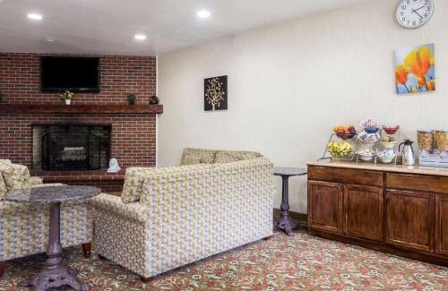 West Ossipee Cabin | Econo Lodge Lakes Region
