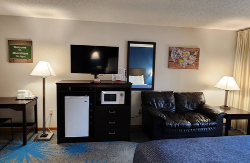 Manistique Hotel | Econo Lodge Lakeshore