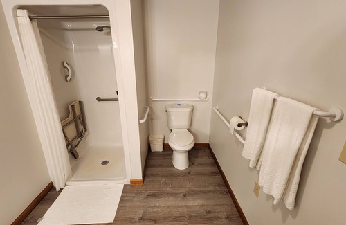 Manistique Hotel | Econo Lodge Lakeshore