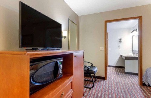 Upper Peninsula Michigan Hotel | Econo Lodge Lakeview