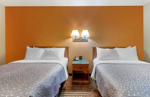 Upper Peninsula Michigan Hotel | Econo Lodge Lakeview