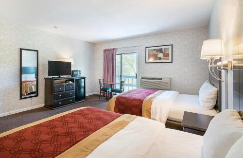 Lee Cabin | Econo Lodge Lee - Great Barrington