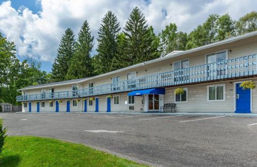 Lee Cabin | Econo Lodge Lee - Great Barrington