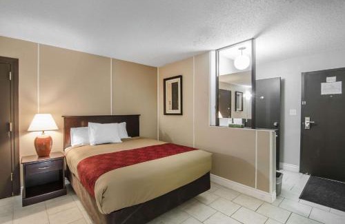 Lloydminster Hotel | Econo Lodge Lloydminster