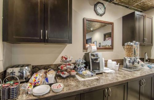 Lloydminster Hotel | Econo Lodge Lloydminster