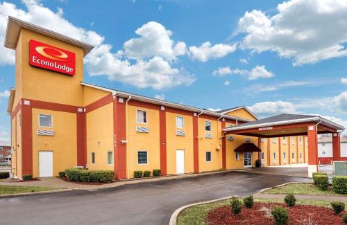 Buechel Cabin | Econo Lodge Louisville Airport