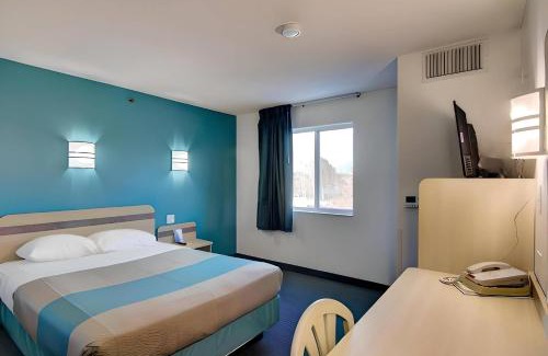 Menomonie Cabin | Econo Lodge Menomonie I-94