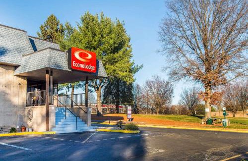 Milldale Cabin | Econo Lodge Milldale - Southington