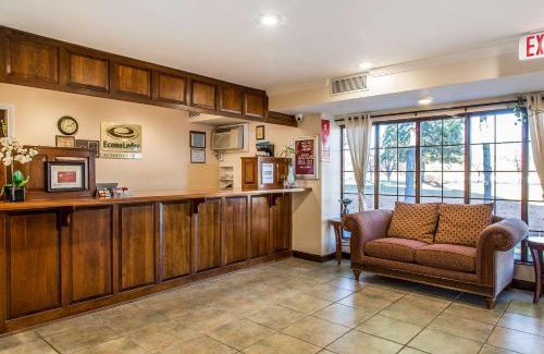 Milldale Cabin | Econo Lodge Milldale - Southington