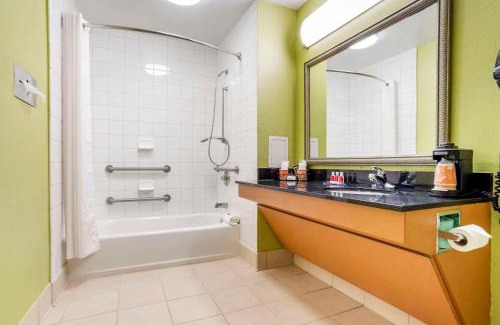 Kreole Cabin | Econo Lodge Moss Point - Pascagoula