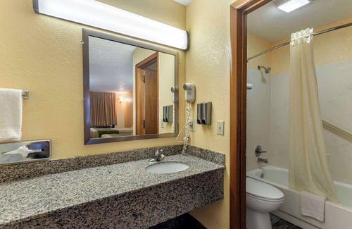 Talbot's Corner Hotel | Econo Lodge Nashville North