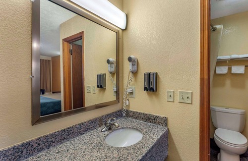 Talbot's Corner Hotel | Econo Lodge Nashville North