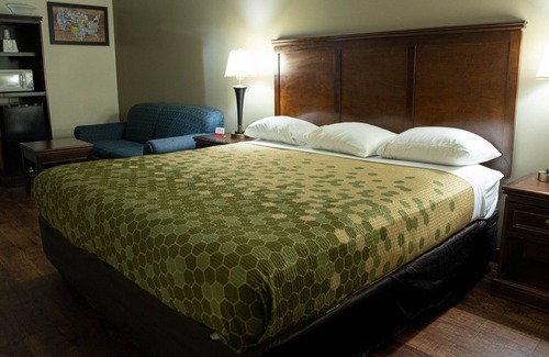 Hopewell Hotel | Econo Lodge Near Fort Gregg-Adams I-295