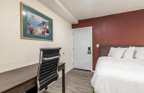 Needles Cabin | Econo Lodge Needles