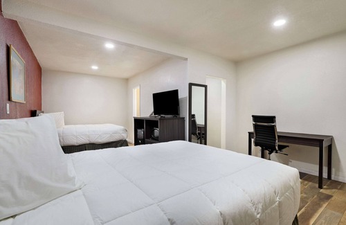 Needles Hotel | Econo Lodge Needles