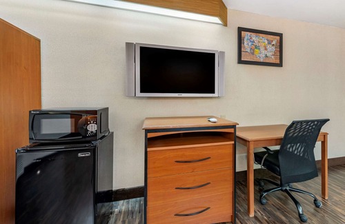 Briargate Hotel | Econo Lodge North Academy
