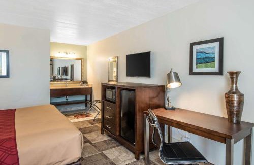 Oak Grove Cabin | Econo Lodge Oak Grove-Blue Springs