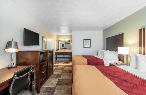 Oak Grove Cabin | Econo Lodge Oak Grove-Blue Springs