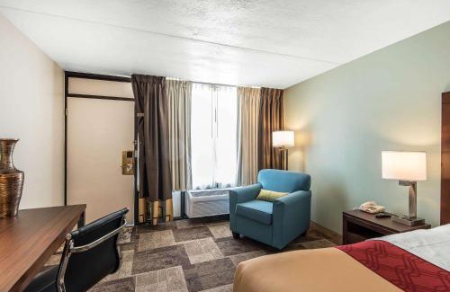 Oak Grove Cabin | Econo Lodge Oak Grove-Blue Springs