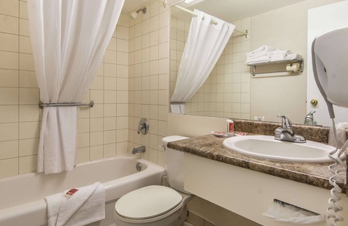Orillia Hotel | Econo Lodge Orillia
