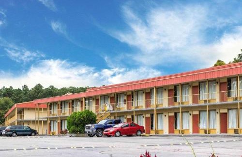 Petersburg Cabin | Econo Lodge Petersburg - Fort Lee