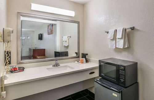 North Chesterfield Hotel | Econo Lodge Richmond-North Chesterfield