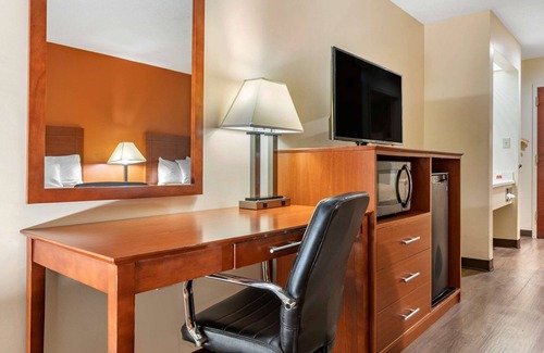 Russellville Hotel | Econo Lodge Saint Stephen
