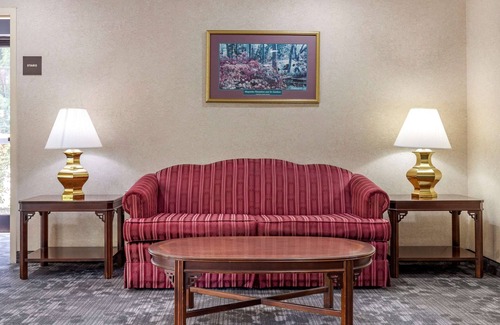 Russellville Hotel | Econo Lodge Saint Stephen