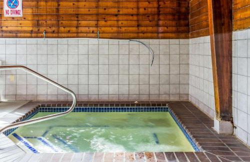 Renner Cabin | Econo Lodge Sioux Falls North
