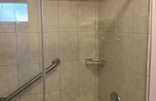 Blasdell Hotel | Econo Lodge South