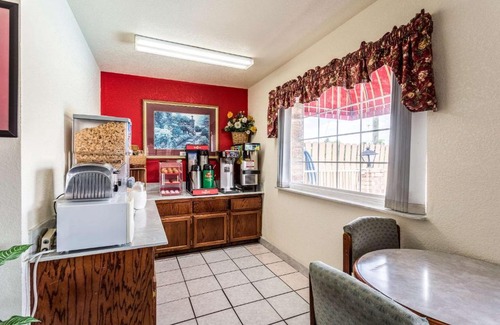 Brinkley Hotel | Econo Lodge & Suites Brinkley